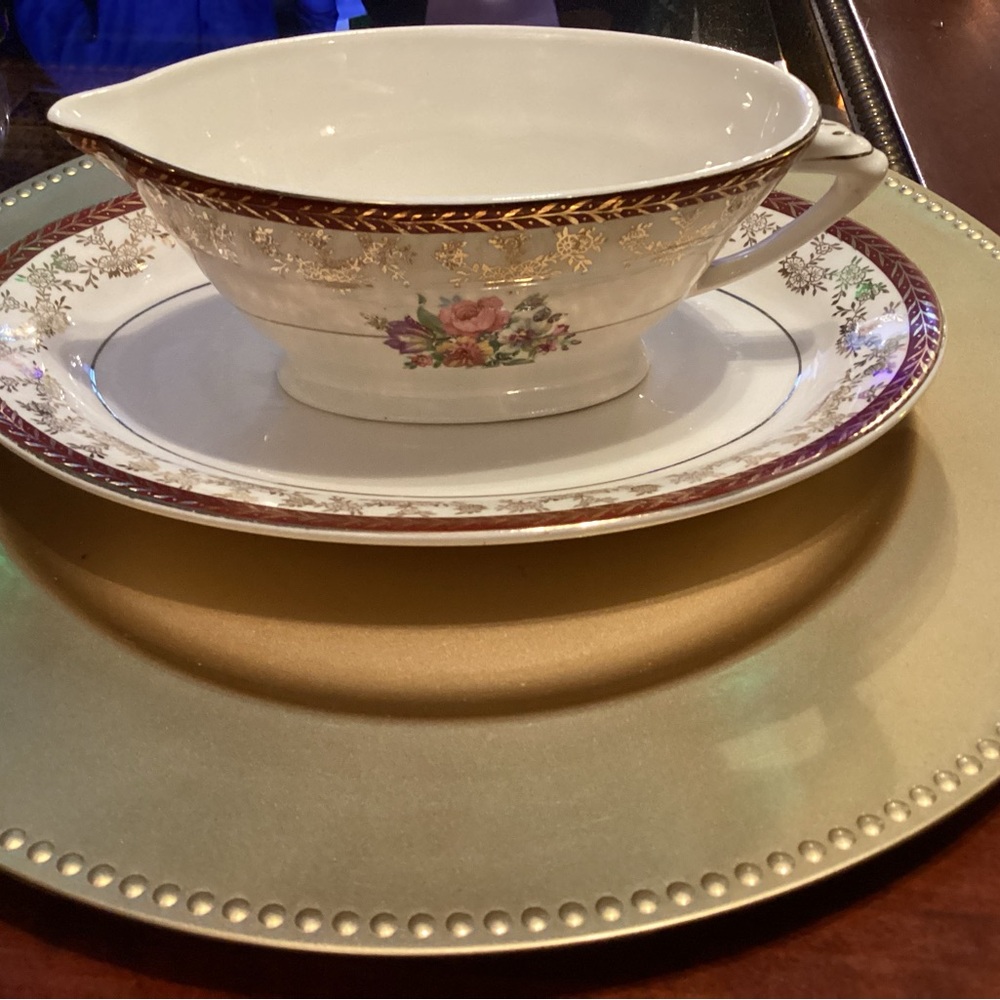 Stetson gravy boat with serving platter mint condition 22 kt gold trim